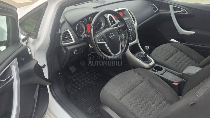 Opel Astra J 1.4T GTC ACTIVE EDIT