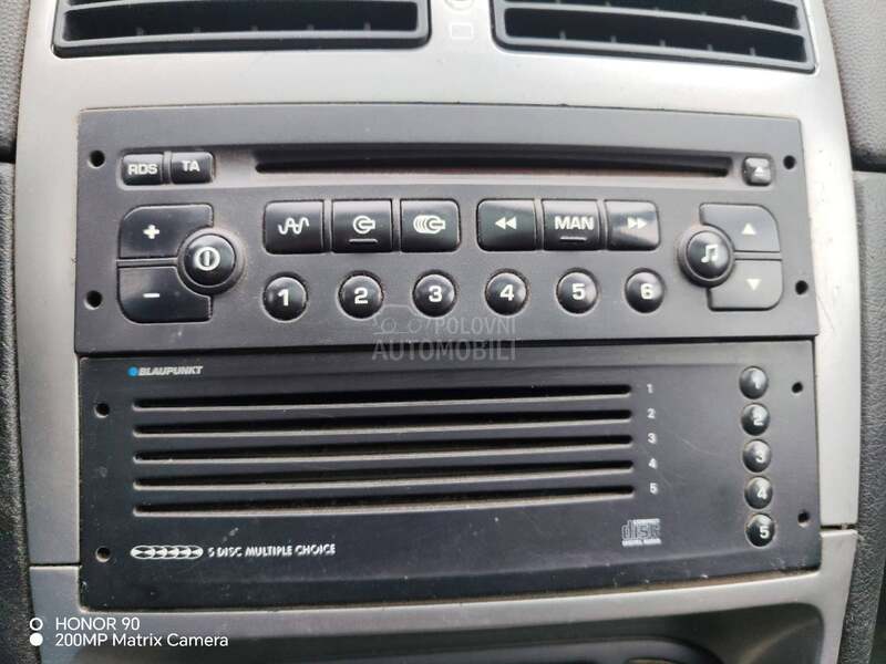 CD radio i sarzer