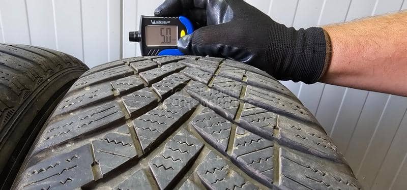 Hankook 205/60 R16 Zimska