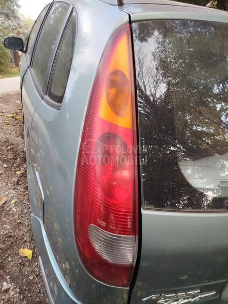 Nissan Almera Tino 