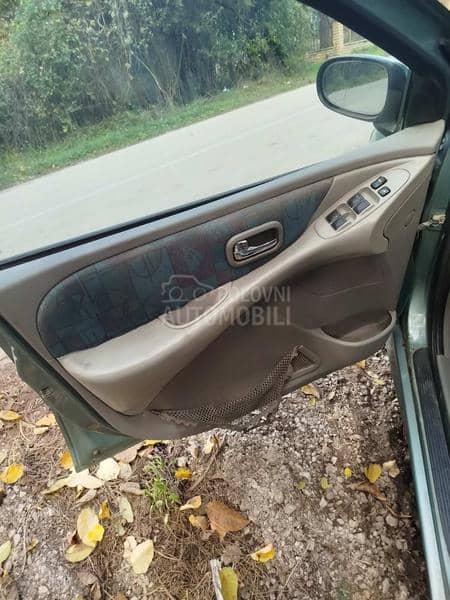Nissan Almera Tino 