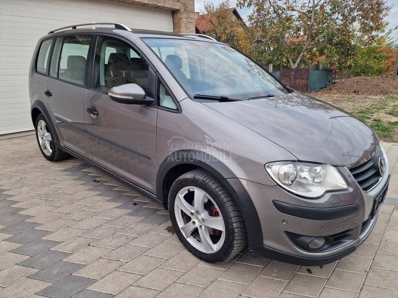 Volkswagen Touran 2.0 TDI CROSSTURAN Volkswagen Touran 2.0 TDI CROSSTURAN
