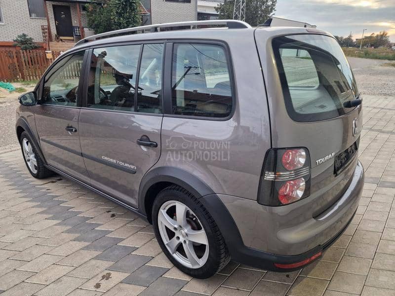 Volkswagen Touran 2.0 TDI CROSSTURAN Volkswagen Touran 2.0 TDI CROSSTURAN