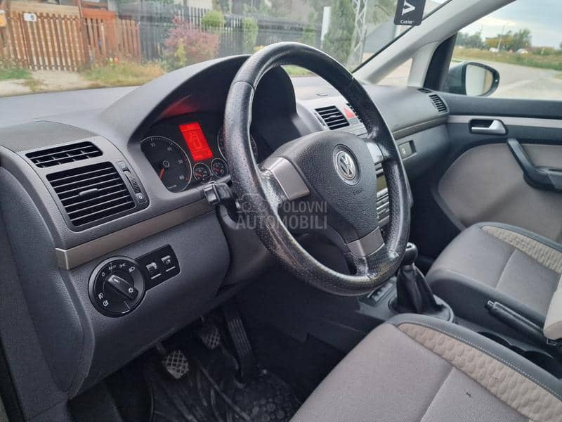 Volkswagen Touran 2.0 TDI CROSSTURAN Volkswagen Touran 2.0 TDI CROSSTURAN