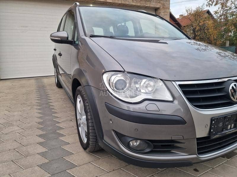 Volkswagen Touran 2.0 TDI CROSSTURAN Volkswagen Touran 2.0 TDI CROSSTURAN