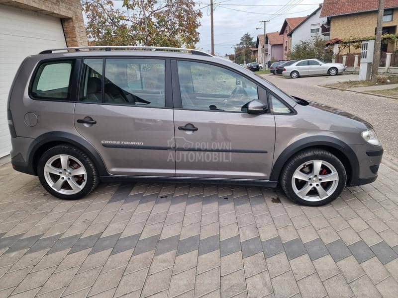 Volkswagen Touran 2.0 TDI CROSSTURAN Volkswagen Touran 2.0 TDI CROSSTURAN