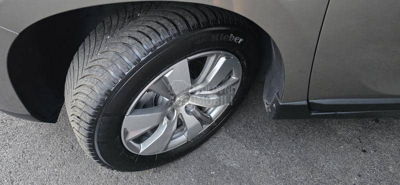 Peugeot 2008 1.6HDI STYLE