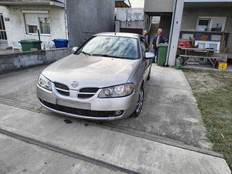 Nissan Almera 
