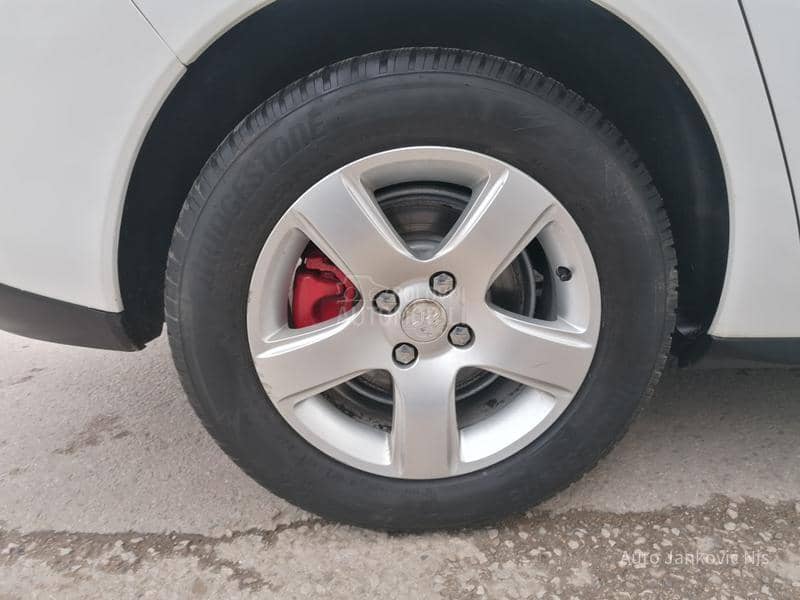 Peugeot 3008 2.0hdi 4x4 HYBRID CH Peugeot 3008 2.0hdi 4x4 HYBRID CH