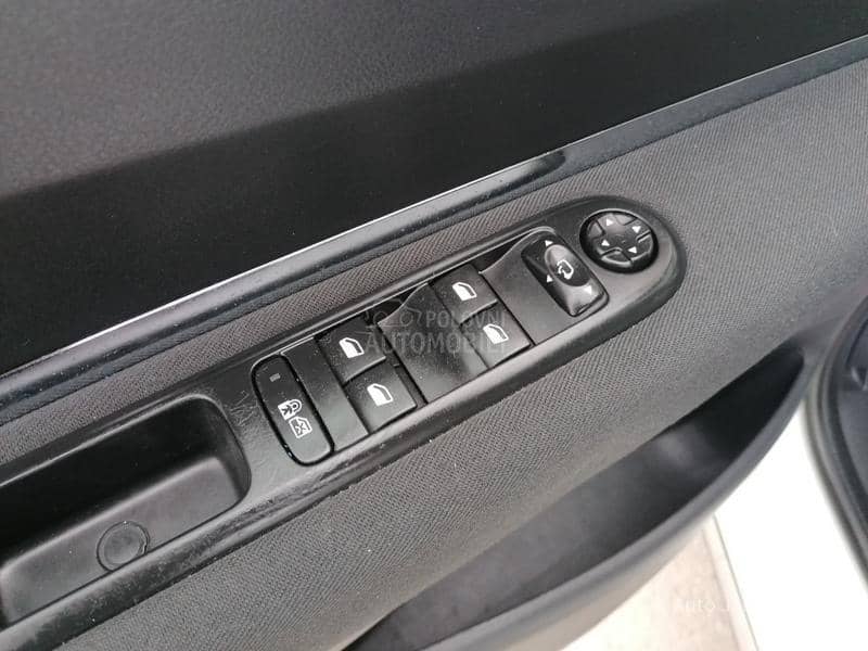 Peugeot 3008 2.0hdi 4x4 HYBRID CH Peugeot 3008 2.0hdi 4x4 HYBRID CH