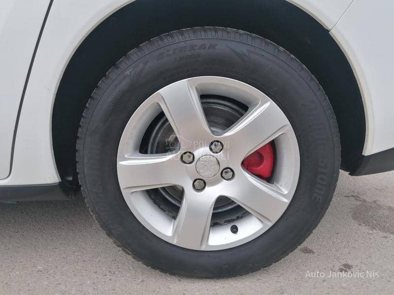 Peugeot 3008 2.0hdi 4x4 HYBRID CH Peugeot 3008 2.0hdi 4x4 HYBRID CH