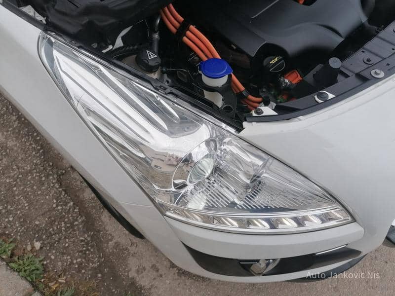 Peugeot 3008 2.0hdi 4x4 HYBRID CH Peugeot 3008 2.0hdi 4x4 HYBRID CH