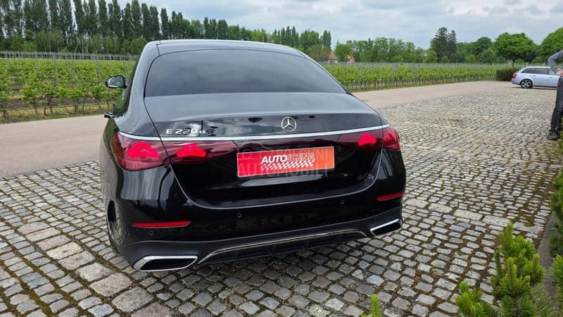 Mercedes Benz E 220 D/AIR/3xdisp/4D/PANO Mercedes Benz E 220 D/AIR/3xdisp/4D/PANO