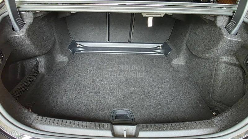 Mercedes Benz E 220 D/AIR/3xdisp/4D/PANO Mercedes Benz E 220 D/AIR/3xdisp/4D/PANO