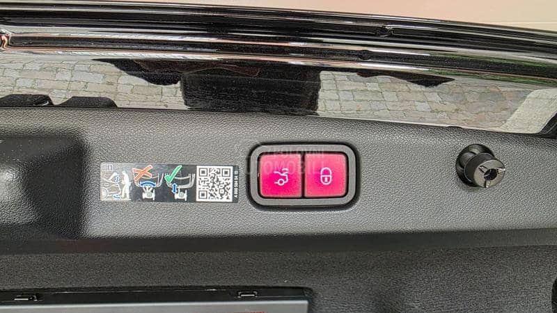 Mercedes Benz E 220 D/AIR/3xdisp/4D/PANO Mercedes Benz E 220 D/AIR/3xdisp/4D/PANO