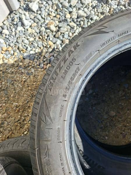 Bridgestone 215/55 R17 Zimska