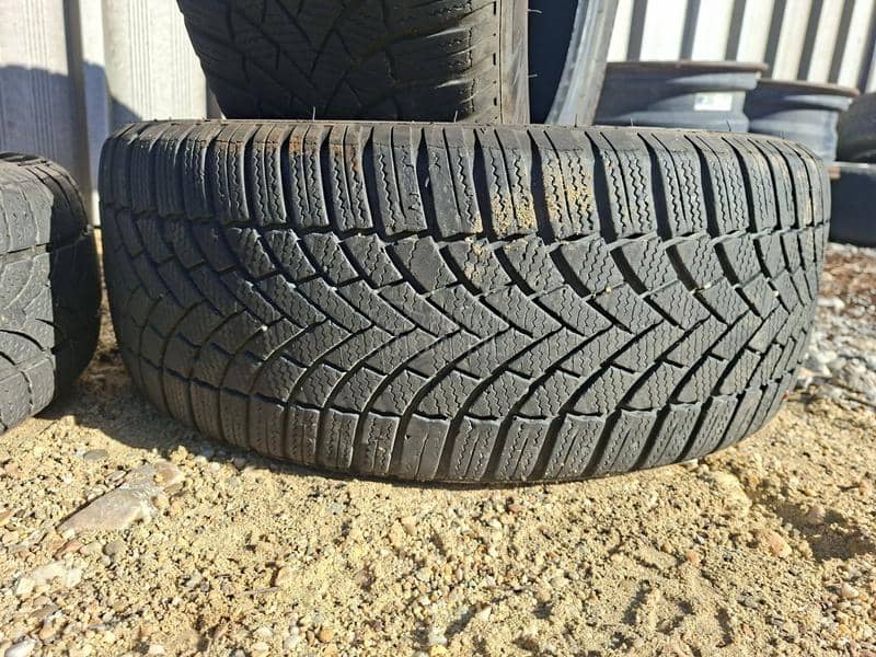 Bridgestone 215/55 R17 Zimska