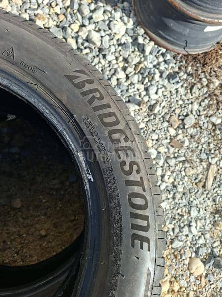 Bridgestone 215/55 R17 Zimska