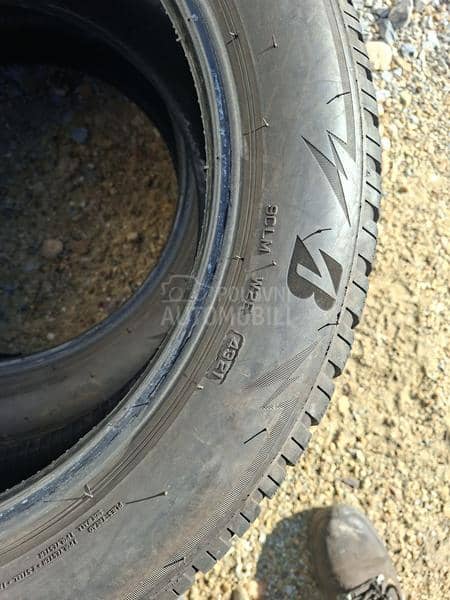 Bridgestone 215/55 R17 Zimska