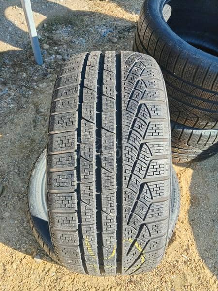 Pirelli 235/35 R19 Zimska