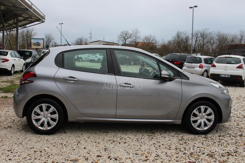 Peugeot 208 1.2 nav