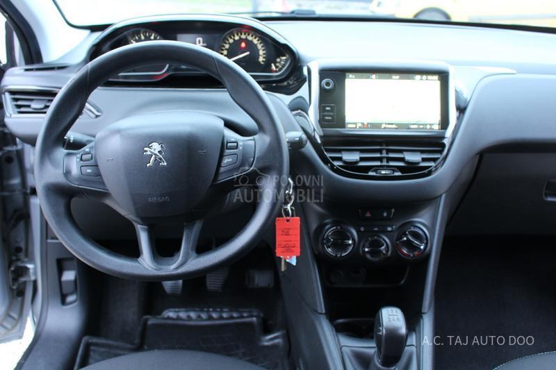 Peugeot 208 1.2 nav