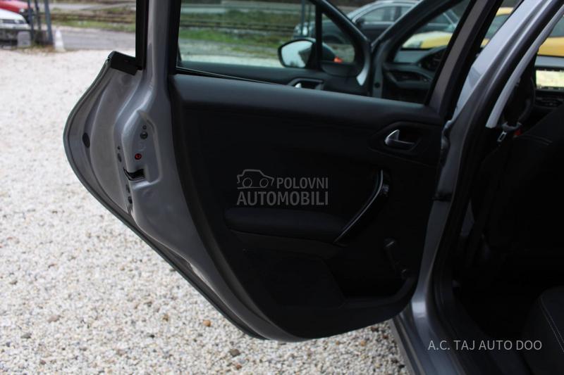 Peugeot 208 1.2 nav