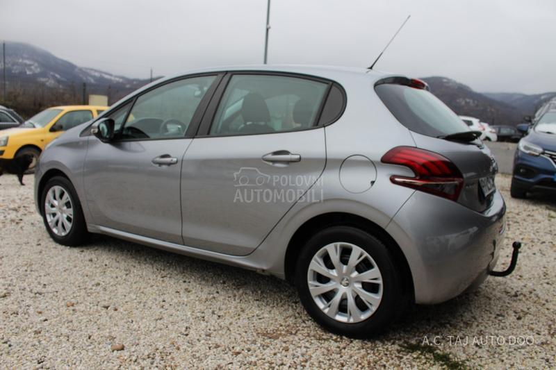 Peugeot 208 1.2 nav