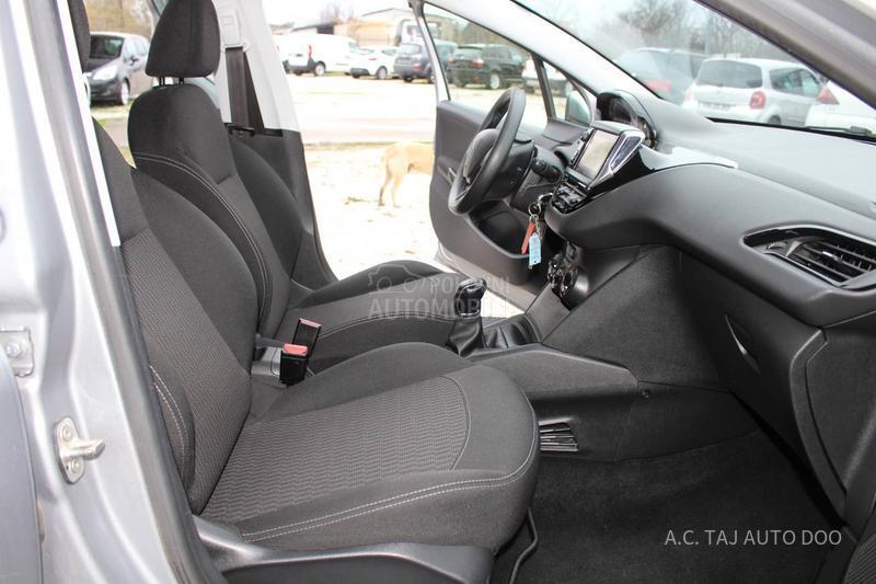 Peugeot 208 1.2 nav