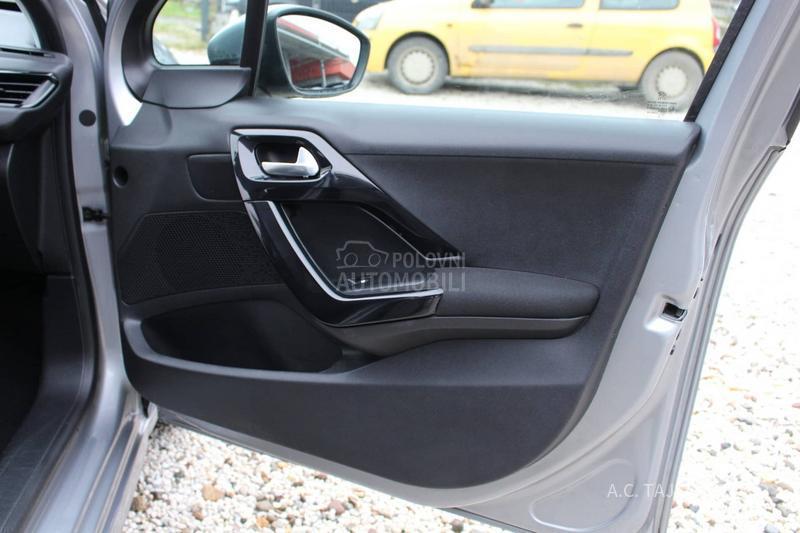 Peugeot 208 1.2 nav