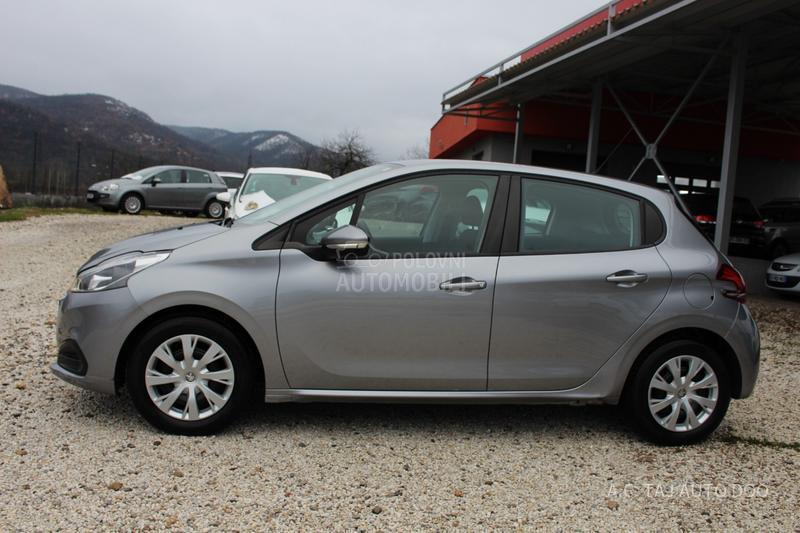 Peugeot 208 1.2 nav