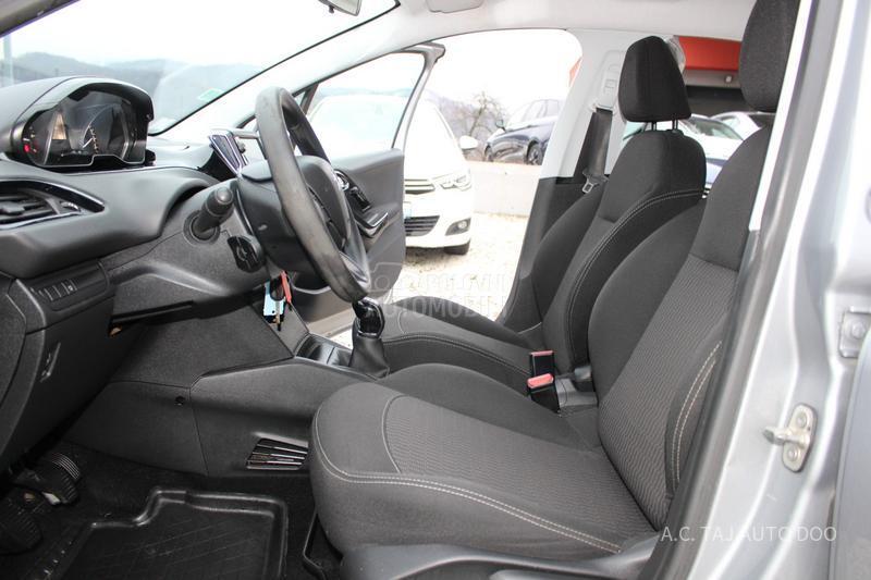 Peugeot 208 1.2 nav