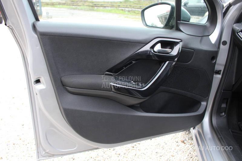 Peugeot 208 1.2 nav