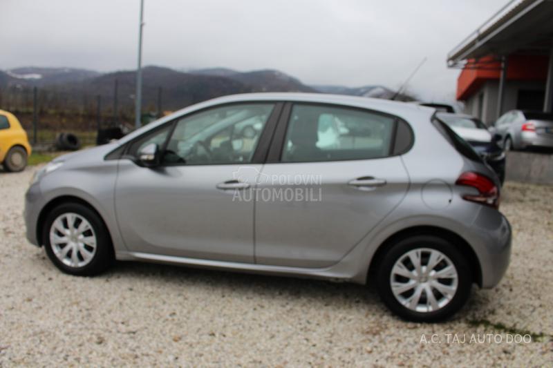 Peugeot 208 1.2 nav
