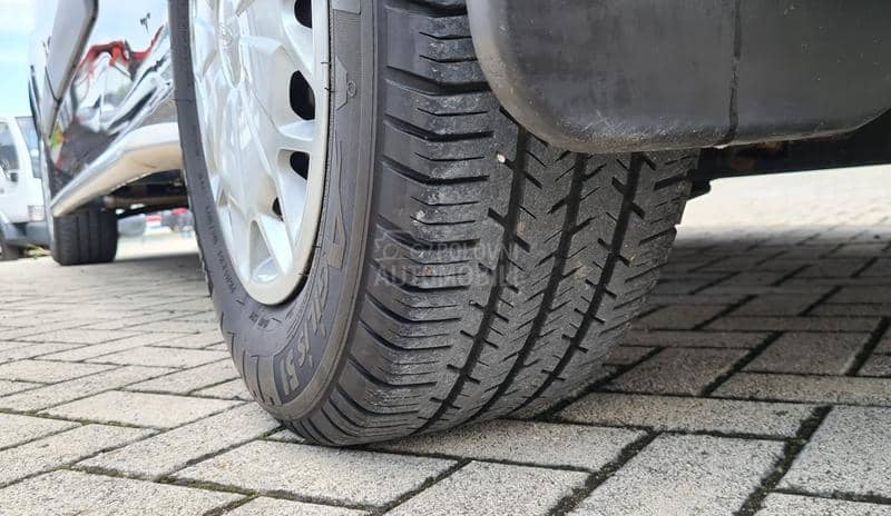 Ford Transit Custom 5mesta plus teret