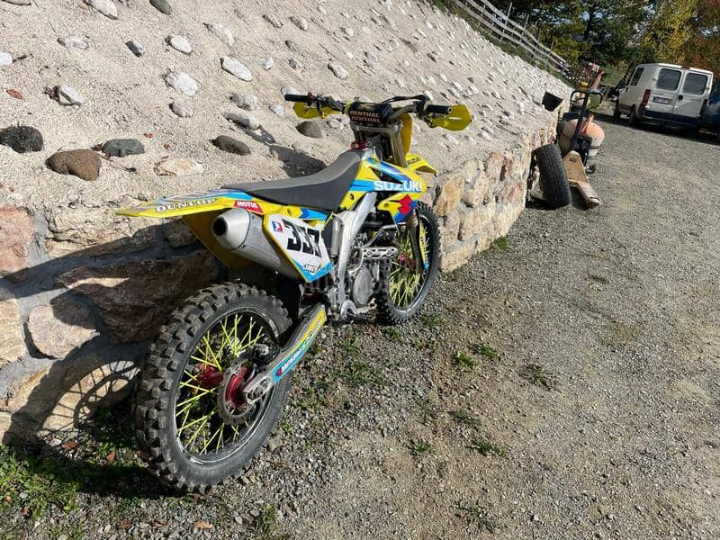 Suzuki rmz