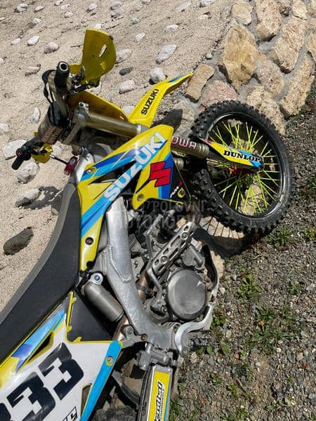 Suzuki rmz