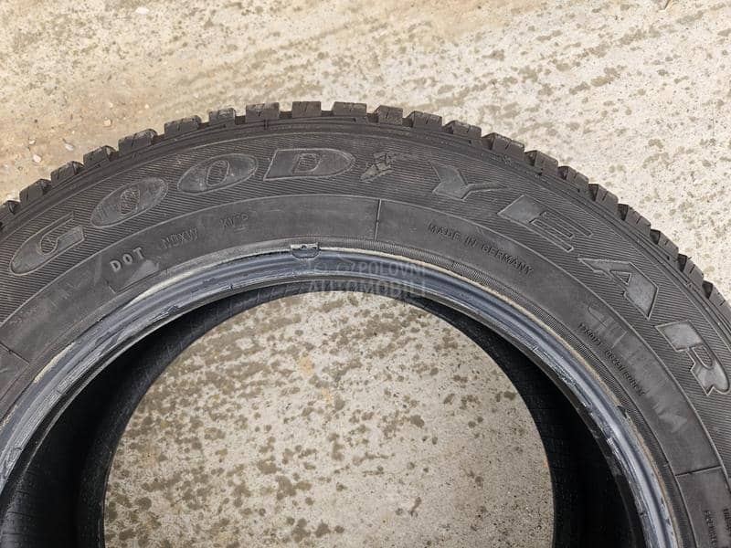 Goodyear 205/60 R16 Zimska