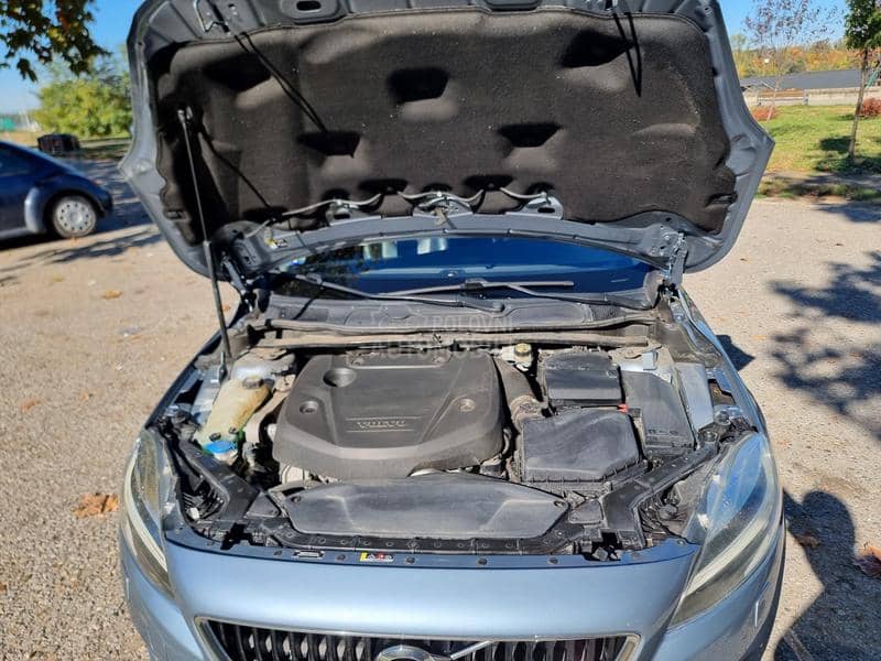 Volvo V40 D4