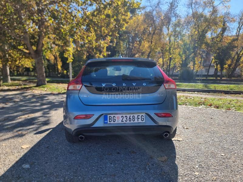 Volvo V40 D4