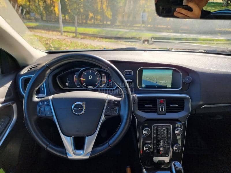 Volvo V40 D4