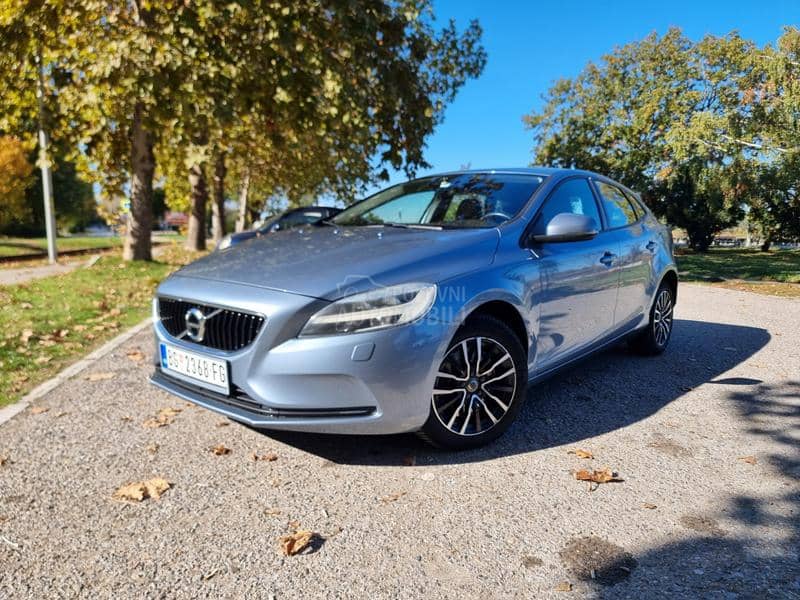 Volvo V40 D4