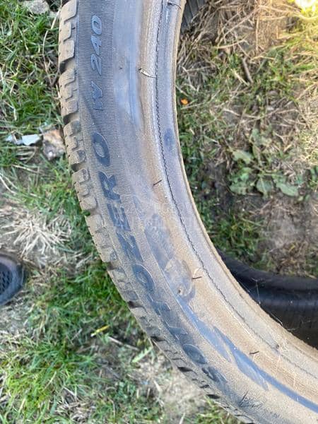 Pirelli 295/30 R19 Zimska