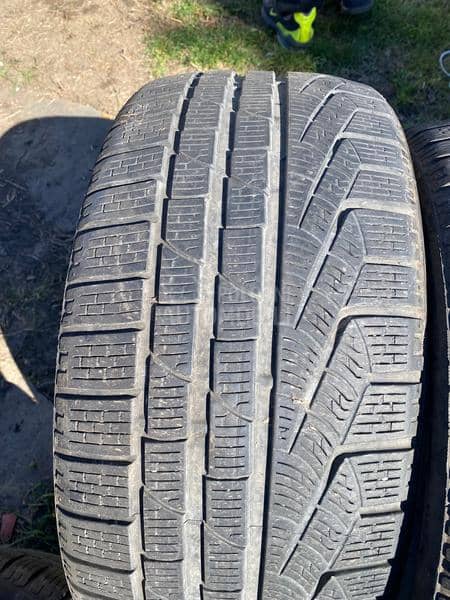 Pirelli 235/35 R19 Zimska