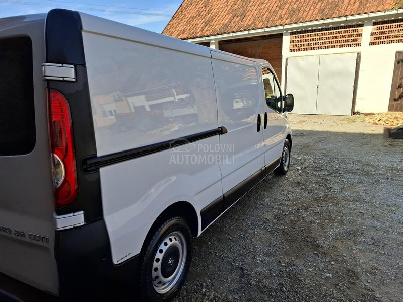 Opel Vivaro 2.5 CDTI LONG