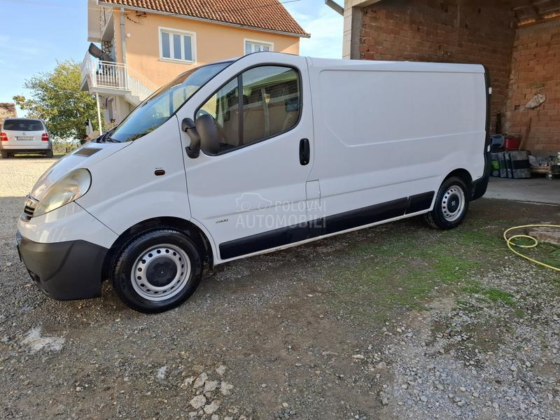 Opel Vivaro 2.5 CDTI LONG
