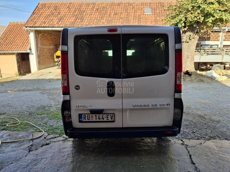 Opel Vivaro 2.5 CDTI LONG
