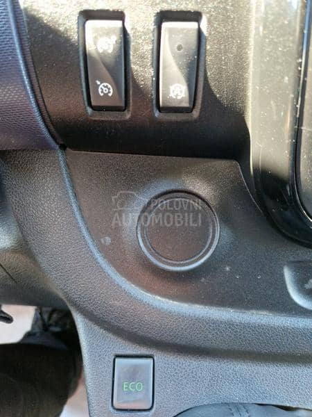 Opel Vivaro 1.6cdti Produžen klima