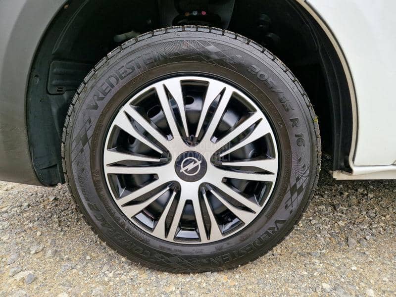 Opel Vivaro 1.6cdti Produžen klima