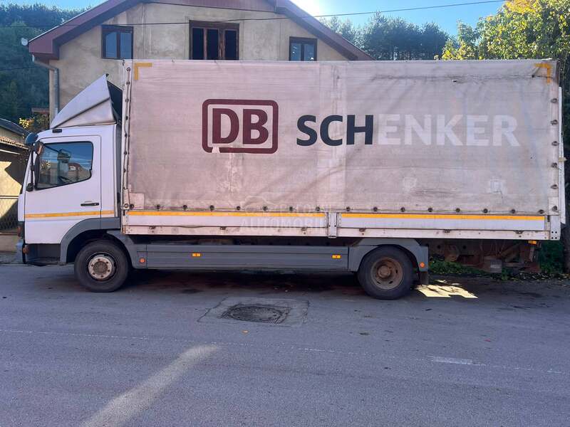 Mercedes Benz 818